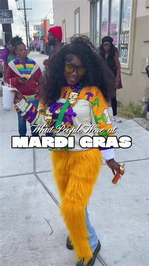Mardi Gras street style was in full effect 💜💚💛 Everybody understood the assignment ⚜️ #MardiGras2026 #NOLA #CarnivalSeason #StreetStyle #FashionTikTok