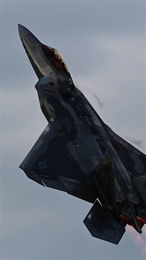 F-22 Raptor Aerial Demonstration Team makes some noise - Hype reel