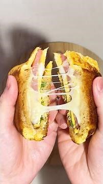 【食パン一斤が秒で消える♡】家族がぶっ飛ぶ！超簡単トーストレシピ4選 / 4 Easy and Delicious Toast Recipes #shorts