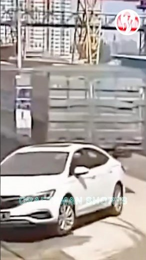 Truck | This is how a truck takes a car away.