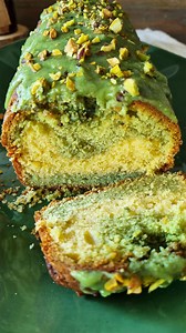 Αυτό το marble cake φιστίκι–πορτοκάλι είναι έρωτας από την πρώτη μπουκιά! 🍊💚 Αφράτο, μαλακό και τόσο αρωματικό, με τις δύο γεύσεις να μπλέκονται υπέροχα σε κάθε κομμάτι και τη πάστα φιστικιού ρευστή✨ Και στο τέλος… η πλούσια γκανάζ φιστικιού λιώνει απαλά στο στόμα και απογειώνει τη γεύση! 🤤 Ένα ανεπανάληπτο κέικ που αξίζει να δοκιμάσεις — ή μάλλον, να το ζήσεις! 💛 ΥΛΙΚΑ ✏️ Πορτοκάλι: 🍊 70 γρ βούτυρο θ.δ. 🍊 110 γρ ζάχαρη 🍊 2 αυγά μικρά θ.δ. 🍊 1 κ. γ. ροδόνερο 🍊 1 πορτοκαλιού το ξύσμα 🍊 