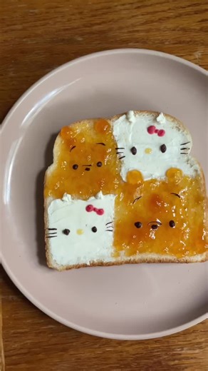 Hello Kitty & Winnie the Pooh cream cheese & jam bread . . . . . . #hellokitty #hellokittylover #hellokittyfood #hellokittycafe #hellokittyaesthetic