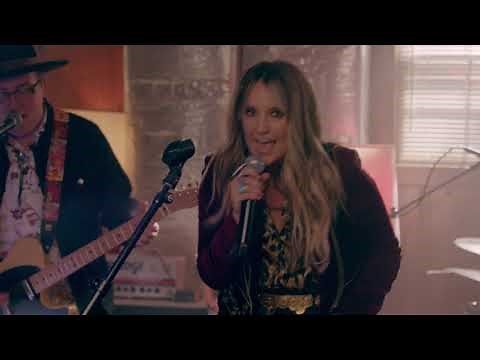 Lainey Wilson - LA (Live Full Band Performance)