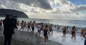 Riva Trigoso, tuffo invernale per 250 coraggiosi