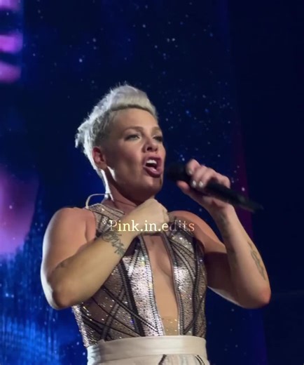 But our love’s enough #pink #edit #aleciamoore #aleciahart #aleciabethmoorehart #aleciapink #pinkinedits