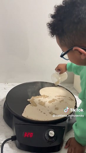 My Son Making a dino Injera #injerarecipie #injera #injeratime #injeraismylife #injeramaking #howtomakeinjera #injeramaker #injerabread #injerachallenge #injeratime #injeramadesimple #enjera #enjerachallenge #enjeramaking #እንጀራ