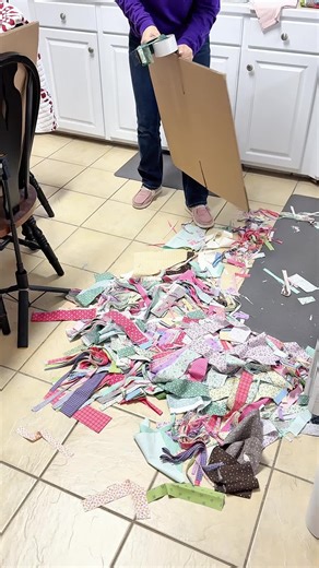 📸Spend the day with me ❤️ Grab your Pre-Cut Quilt kit here https://hometownquiltcompany.com/search?q=playroom #diy #beginnersewing #crafty #tamijones #sewing