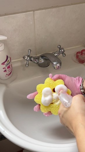 130K views · 982 reactions | Bathroom freshen up ✨識 #asmr #asmrcommunity #asmsounds #asmrrelax #clean #cleaning #deepclean #cleaningaccount #viral #trending #reset #motivation #cleaningmotivation #satisfying #reels #explore #exploremore #explorepage #discover #fyp #foryoupage #foryou | Home and Tidy | Facebook