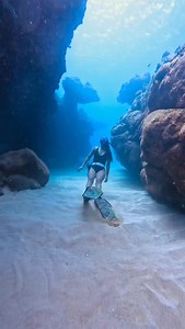 38K reactions · 872 shares | Right through a perfect bubblering ‍﫧✨ 隆‍♀️: @oceangalz @awaywithmaria #bubblering #freediving #peaceful #ocean #blue #happyplace #magic #underwater #girlsthatdive | oceangalz | Facebook
