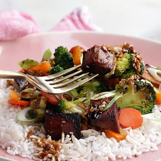 This easy vegan stir fry is the perfect way to start eating more plant-based foods! 🍲 | Tasty