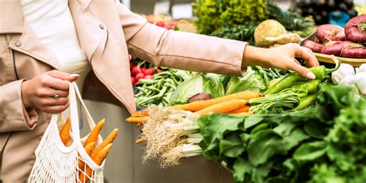 Farmers' Market vs. Grocery Store—Here's What You're Overpaying For