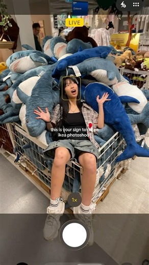 doing WHAT in ikea?!? #photoshoot #ikea #funny #relatable #friends #poseideas #pictures #nonchalant