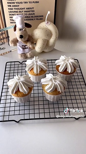 ドレンチェリーカップケーキ🧁🌼