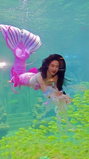 Mermaid#farts #fartsarefunny #underwaterdance #realorfake #fyp #foryou #realmermaidlife #funnyvideos
