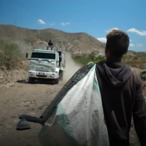 This 16-year-old Venezuelan scavenger finds $20 worth of gold in landfill 🤯🙌 Check out more trending stories on ITK: https://bit.ly/39pSMAR | In The Know
