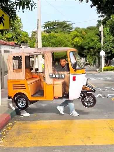 This boy placed a fake taxi on the road and fooled everyone until the trick was revealed ❤️