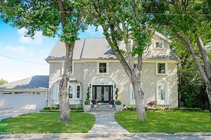 A luxury Tottenville $2.2M property hits market with resort-style amenities | Staten Island Home of the Week