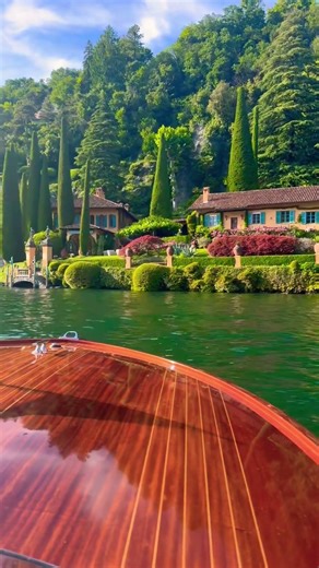 📍Italy 🇮🇹 ll Lakes & Nature #italy #italia #travel #explore #shorts