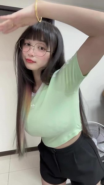 Cute Japanese Girl Dance Showcase