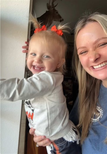 Her outfit is the freaking cutest today! 🧡🤎 #momsoftiktok #momtok #sahm #ootd #momlife