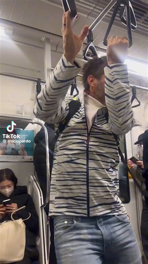 🇯🇵‼️Cuando el inadaptado actor argentino, Nicolás Cabré, fue a Japón y se comportó como un verdadero imbécil.アルゼンチン人俳優のニコラス・カブレが日本に行き、信じられないほど失礼な振る舞いをした時のリマインダー。日本のみなさん、ごめんなさい。