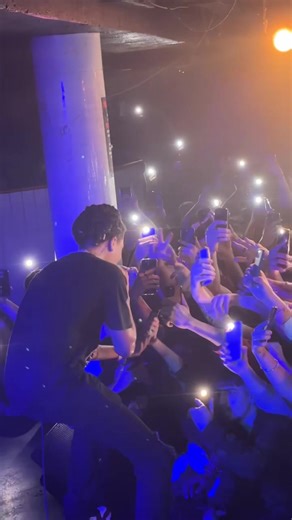 SOFAYGO Performs Knock Knock in London