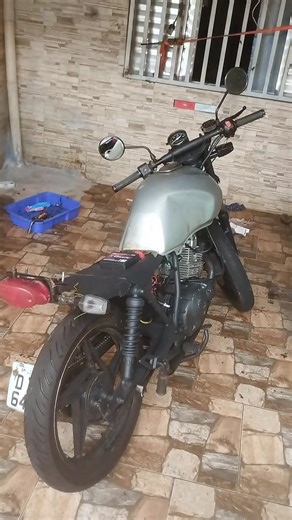 amanhã eu vou conferir o volante do motor e a chaveta dele. a meta é calar a boca de todo mundo que desmereceu a suzukinha #custom #motos #mecanica