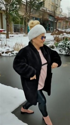 DIY No. 155: Knit a fake fur coat and hat #fakefur #knittingpattern