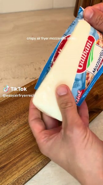 Crispy Air Fryer Mozzarella Sticks Recipe