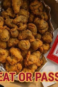 Fried Chicken Gizzards Ingredients: 1 lb chicken gizzards, cleaned and trimmed 2 cups buttermilk (or milk 1 tbsp lemon juice or vinegar) 1 1/2 cups all-purpose flour 1/2 cup cornstarch (for extra crispiness) Full Recipe Below 💬 | Easy Crock pot Recipe