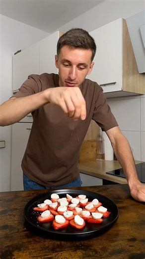 Erdbeer-Mozzarella Salat (Caprese Style)