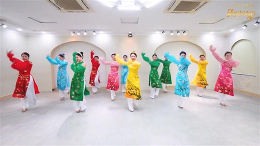 Đăng ký lớp workshop học 1 buổi - miễn phí trang phục quay chụp cá nhân ạ 😚 1/ Múa “Tết đong đầy” 🔸Lịch học và quay: 12h - 15h (T7, 10/01) 🔸Trang phục miễn phí, được chọn sau khi đăng ký 🔸 Học tại cơ sở 2: Tầng 5, số 5, lô 5b, Trung Yên 6, Cầu Giấy, Hà Nội _________ Học 1 đoạn tổ hợp trong 1h45p, sau đó học viên có thể quay chụp bằng điện thoại cá nhân tại lớp. Miễn phí trang phục, miễn phí studio quay chụp 1 tiếng sau giờ học, có nhân viên hỗ trợ quay chụp __________ Fevery Dance Studio - N