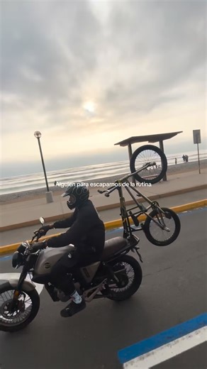 1.5K reactions · 83 shares | Alguien para escaparnos de la rutina? Pronto me daré un viaje en moto por mi lindo Perú, y por supuesto llevaré a mi compañera de viaje mi #bmx 﫶 #bmxfreestyle #caferacer #biker #motorcycle #williamsperezbmx | Williams Perez BMX | Facebook