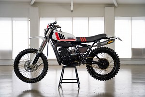 RING-A-DING-DING: Yamaha DT400 by Purpose Built Moto.