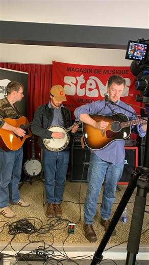 CHOM 97 7 on Instagram: "Here’s a preview of the next MTL Sessions powered by @stevesmusic featuring @kingfishrofficial! Keep an eye on our IG and CHOM.com tor the full performance and interview! #CHOM977 #Montreal #Kingfishr #StevesMusic #MTLsessions #live #acoustic"