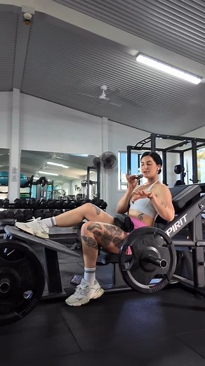 Do THIS to activate and keep glutes engaged 🔥⤵️ Quads are only a stabiliser - not the primary mover You’ll be targeting your glute Maximus, your glute medius and your hamstrings. This is a posterior chain exercise - so the quads only act as a stabiliser. They do have to tense and be engaged, but not in the way of stretching and contracting the quad muscle Comment 333 🔥 for my stubborn fat-loss transformation steps. Wearing @ryderwear use “MADELINE” for 15% 💖 #gym #gymgirls #gymgirl #gymreels