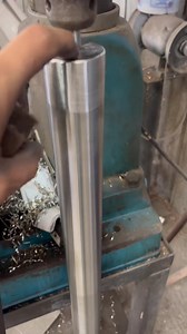 15K views · 129 reactions | Cómo pulir el tubo de acero inoxidable con fibra canela, espero te sea útil también se puede manual ya les e compartido cómo realizar los postes y cómo pulirlos para vista de una sola pieza si te es útil comparte y deja tu like gracias por el apoyo #aceroinoxidable #herreria #puertasresidenciales | Herrería estructural Anaya | Facebook