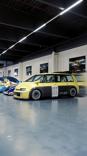 Exposition des voitures classiques Renault Espace F1