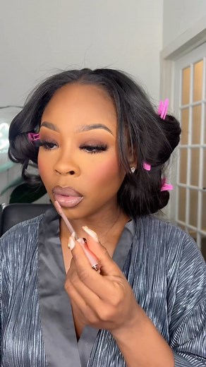 RESE 🇹🇹 on Instagram: "Makeup Therapy 🫶🏽💋 Lashes | ( KITTY ) shop link in bio @researtistry @topicals Code | PrincessRese . . . @elfcosmetics Tan Sand Concealer x putty blush in Bali @danessa_myricks bronzer cream in deep @narsissist Macao Radiant foundation @juviasplace Vol 2 blush x deep dark bronzer Lips @anastasiabeverlyhills deep taupe lipgloss @sachacosmeticsofficial buttercup setting powder @charlottetilbury setting spray . . #makeuptherapy #makeuptutorial #makeupartist #grwm #makeup