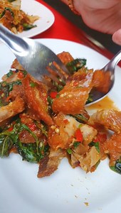 2.9M views · 102K reactions | คุณวดีพามาร้านนี้เพื่อหมูกรอบ!! เป็น 1...