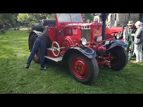 Start a beautiful Lanz Bulldog Tractor /Start eines wunderschönen Lanz Eil- Bulldog