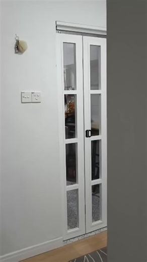 Folding barndoor 🥰 #barndoor #foldingdoor #customdoor #woodworking | Pallet garage