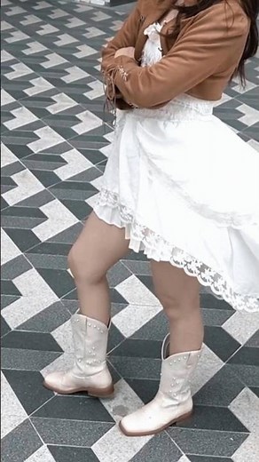 White Cowgirl Boots Outfit Idea #WideCalfBoots #cowgirlboots #westernfashion
