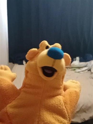 Bear trips on Pip and Pop's skateboard. #bearinthebigbluehouse #bear | bears