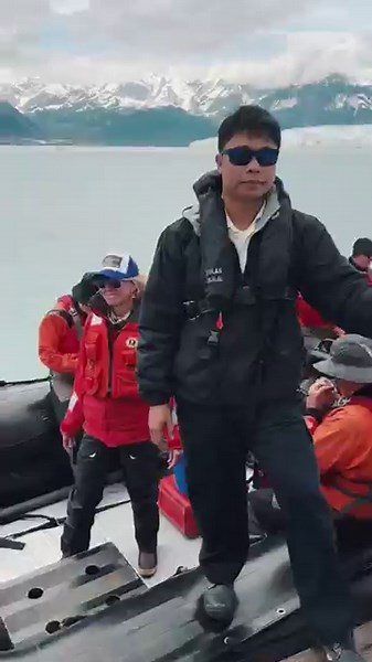 Ventures By Seabourn in Alaska's Hubbard Glacier