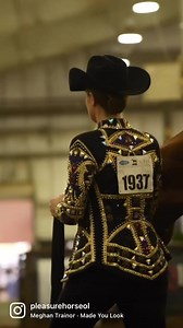 👀 Yeah you made us look! 👀 Are you a fan of the bling or do you prefer the suit look for Showmanship? 📸 Rachel Griffin Photography for Show Horse Today | PleasureHorse.com