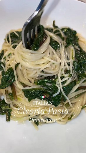 Here’s another delicious Italian pasta recipe! Dandelion greens, also known as “Cicoria,” are another staple vegetable in an Italian household. You can easily throw this green veggie into pasta, rice, or incorporate it as a side dish! It’s loaded with so many incredible health benefits. Have you ever tried dandelion greens before!? 🇮🇹🫒 #italianrecipe #italiancooking #italianfoodrecipe #pastarecipe #italiandinner #dinneridea #dandelion #italiancheck