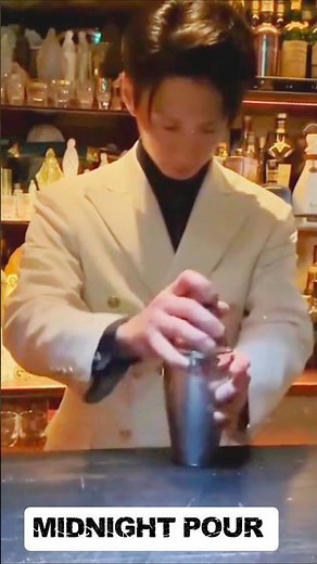 Komai-san uses liquid nitrogen!? The results are… 😱” #bartender #yuzokomai