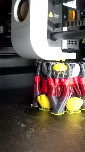 Xmas 🐧 on the #snapmaker U1 this print is insanely good!! #3dprinting #fanaticalfentons #3dprint