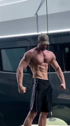 Luis Felipe Grossi on Instagram: "11 days out. Hungry Partners @natanf12 @wanderbroocke @labovolenta @armandofogaca_ @grossi.performance"